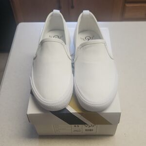 NWT Official Program White/Ivory Men's Size 8.5 Slip On Sneakers